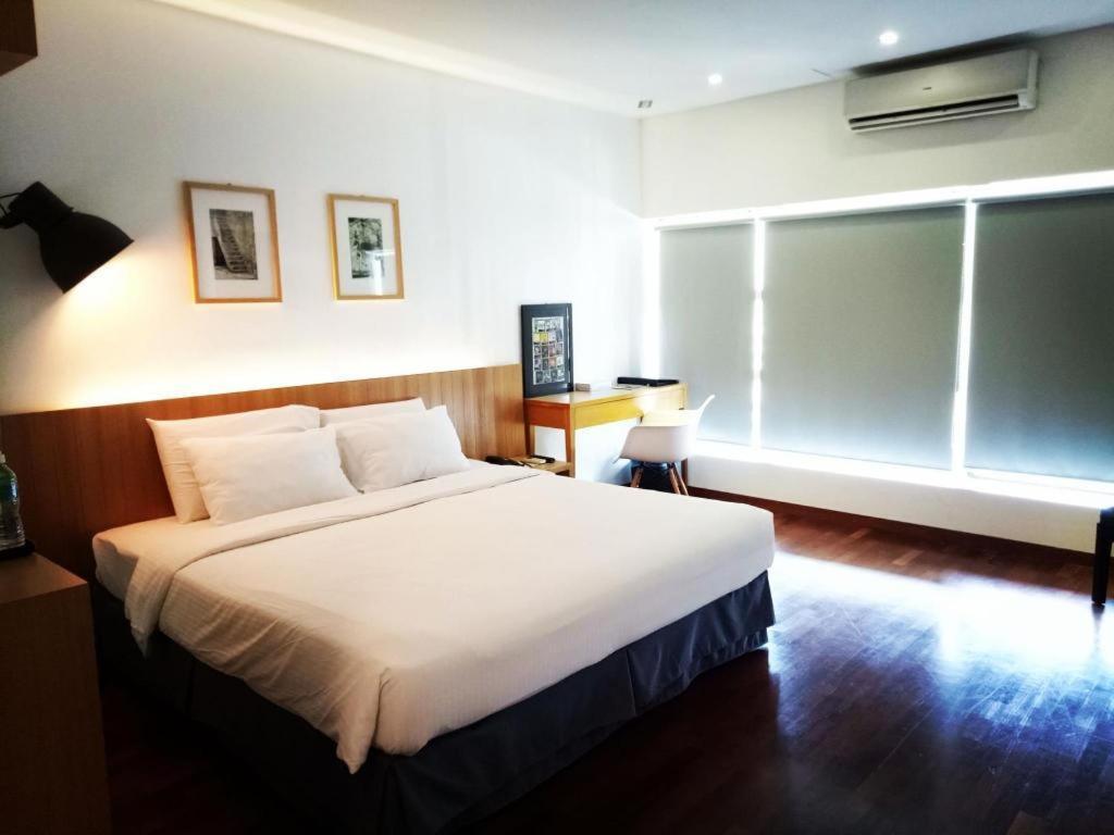 Quayside Hotel Malacca Exterior photo